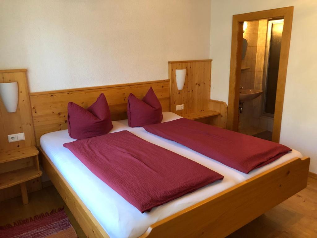 Postel nebo postele na pokoji v ubytování Pension & Ferienwohnung Dullnig