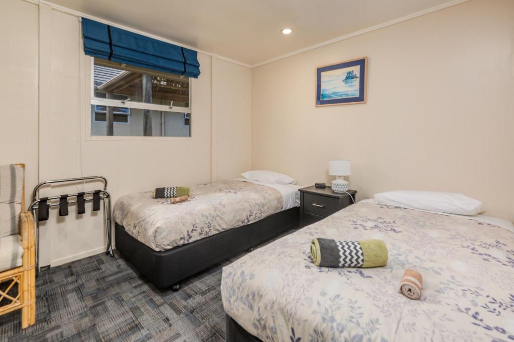 Postel nebo postele na pokoji v ubytování Riverside Lodge Paihia