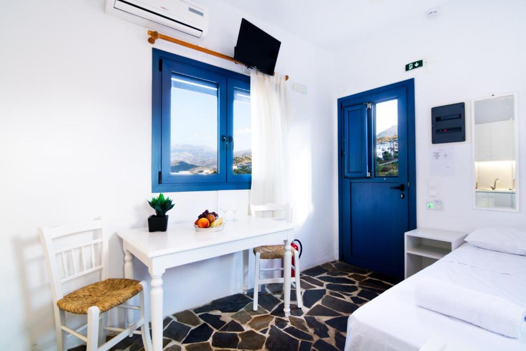 Posteľ alebo postele v izbe v ubytovaní Okirroi Villas Chersonissos