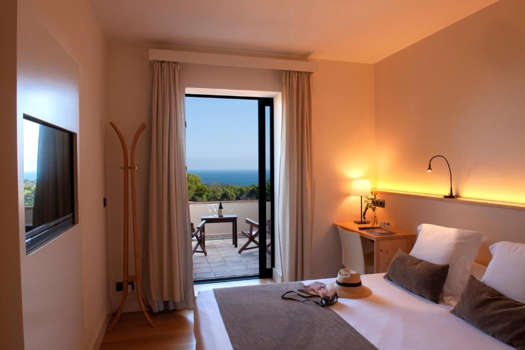 Posteľ alebo postele v izbe v ubytovaní L'Aixart Aiguablava Hotel