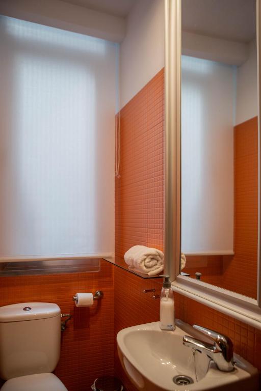 A bathroom at Apartamento moderno junto a la Gran Via