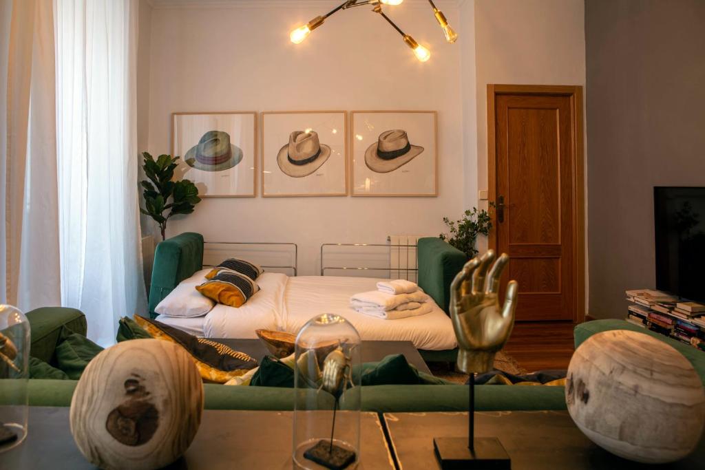A seating area at Apartamento moderno junto a la Gran Via
