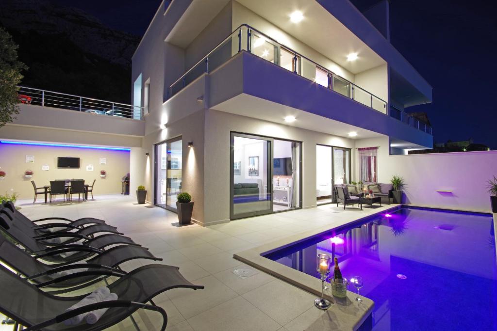Bazén v ubytovaní Holiday home Anja alebo v jeho blízkosti