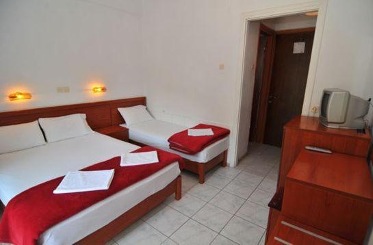 Postel nebo postele na pokoji v ubytování Chrissafis Hotel