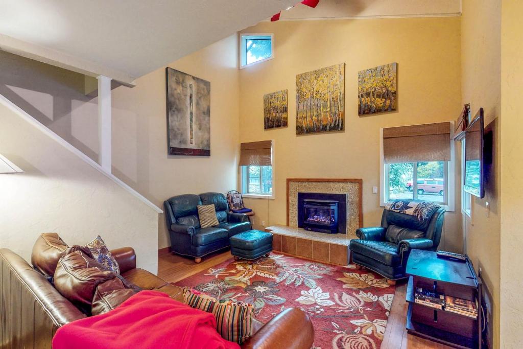 a living room with a couch and a fireplace at Pinewood Getaway in Ketchum