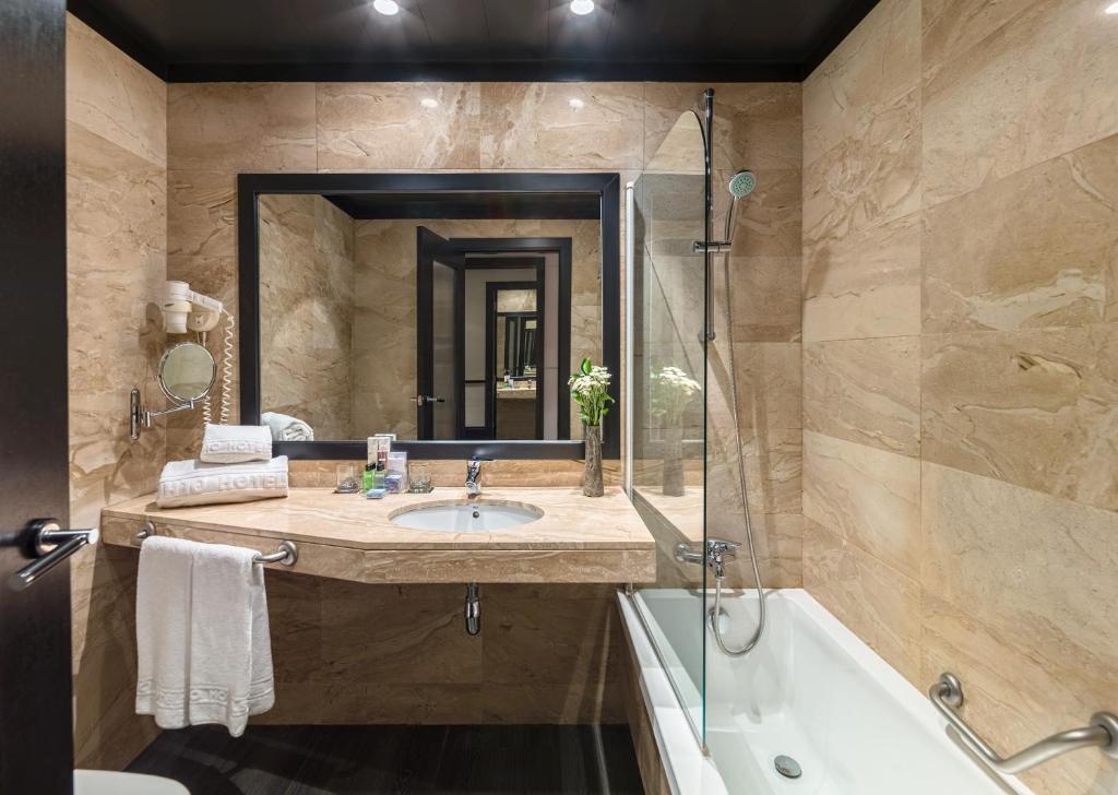 H10 Marina Barcelona with Rooftop Pool