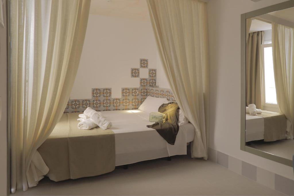 Postel nebo postele na pokoji v ubytování Hostal Gravina
