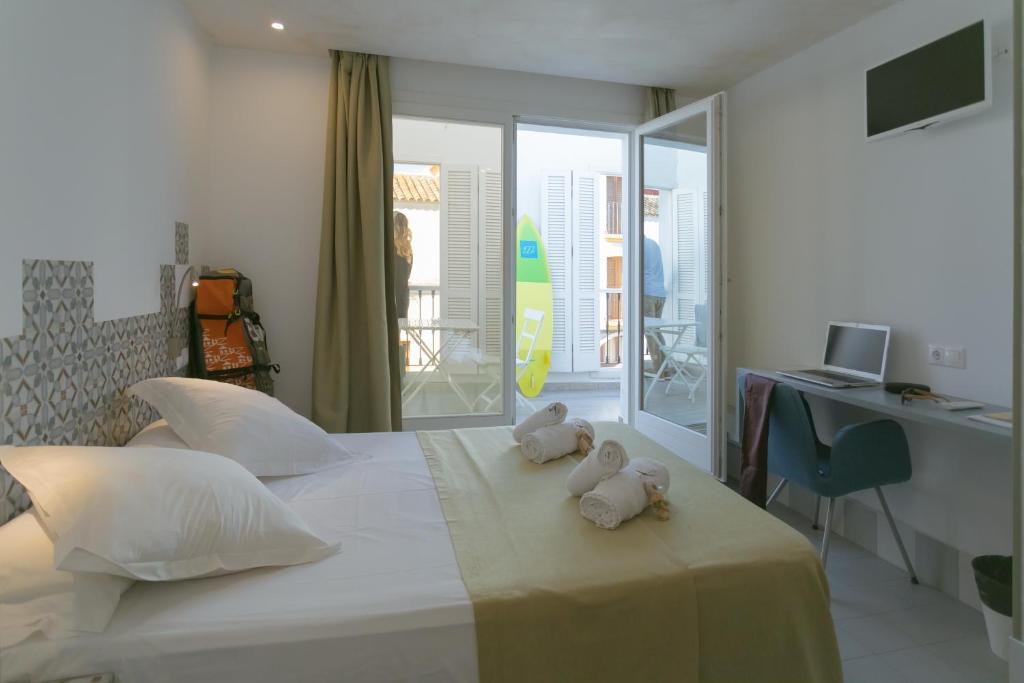 Postel nebo postele na pokoji v ubytování Hostal Gravina