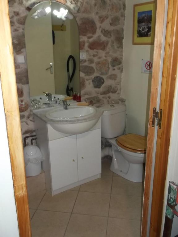 Koupelna v ubytování Au pied de la falaise rouge