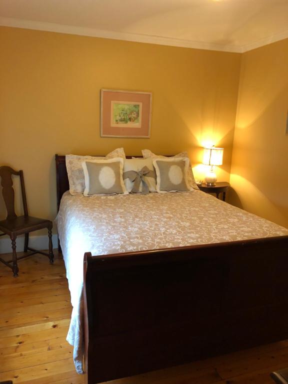 Postel nebo postele na pokoji v ubytování Auberge d'Anjou-Sūrya Café