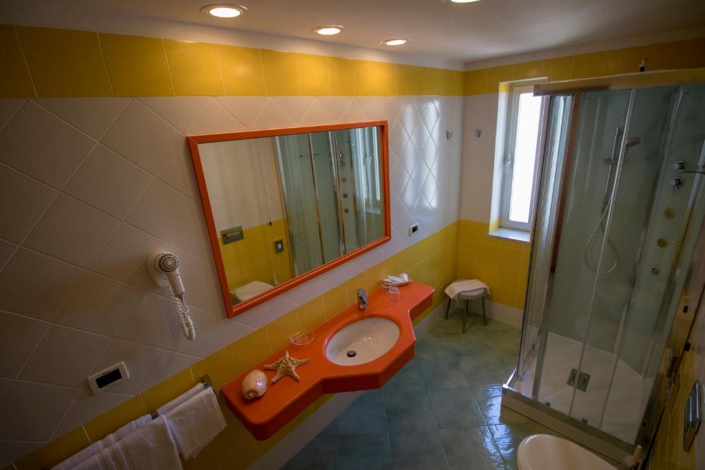 Łazienka w obiekcie Hotel Terme Alexander