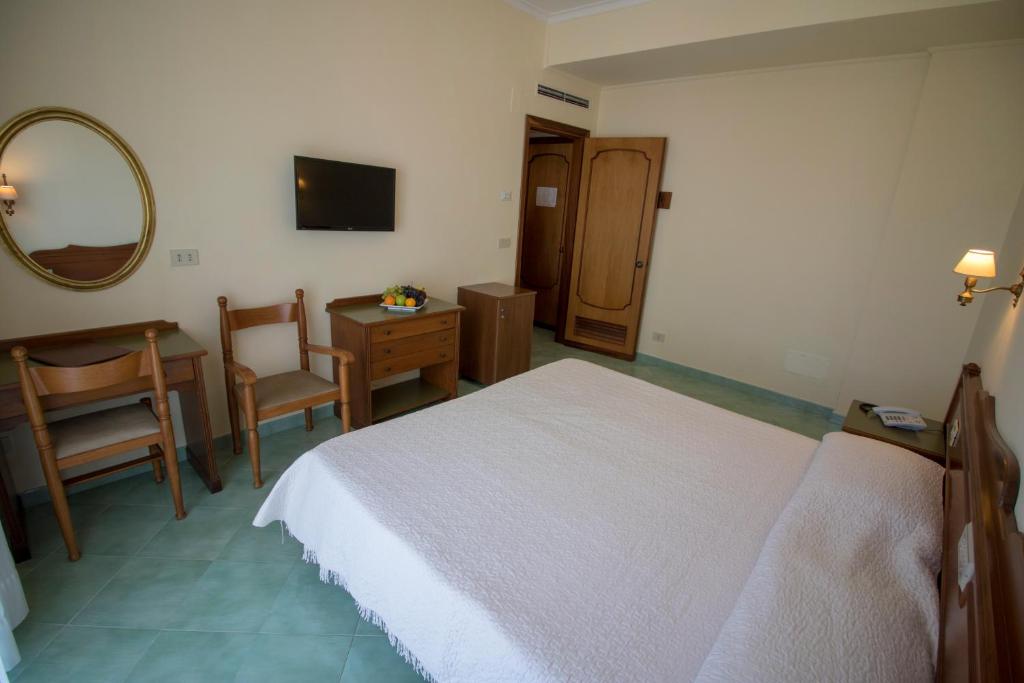 Łóżko lub łóżka w pokoju w obiekcie Hotel Terme Alexander