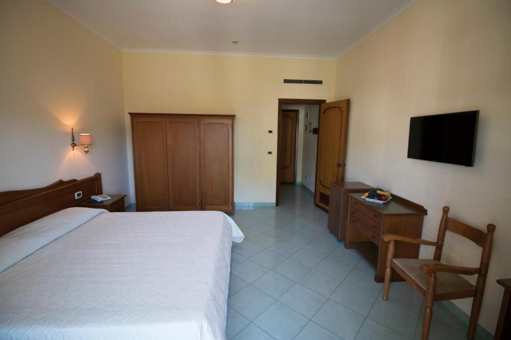 Telewizja i/lub zestaw kina domowego w obiekcie Hotel Terme Alexander