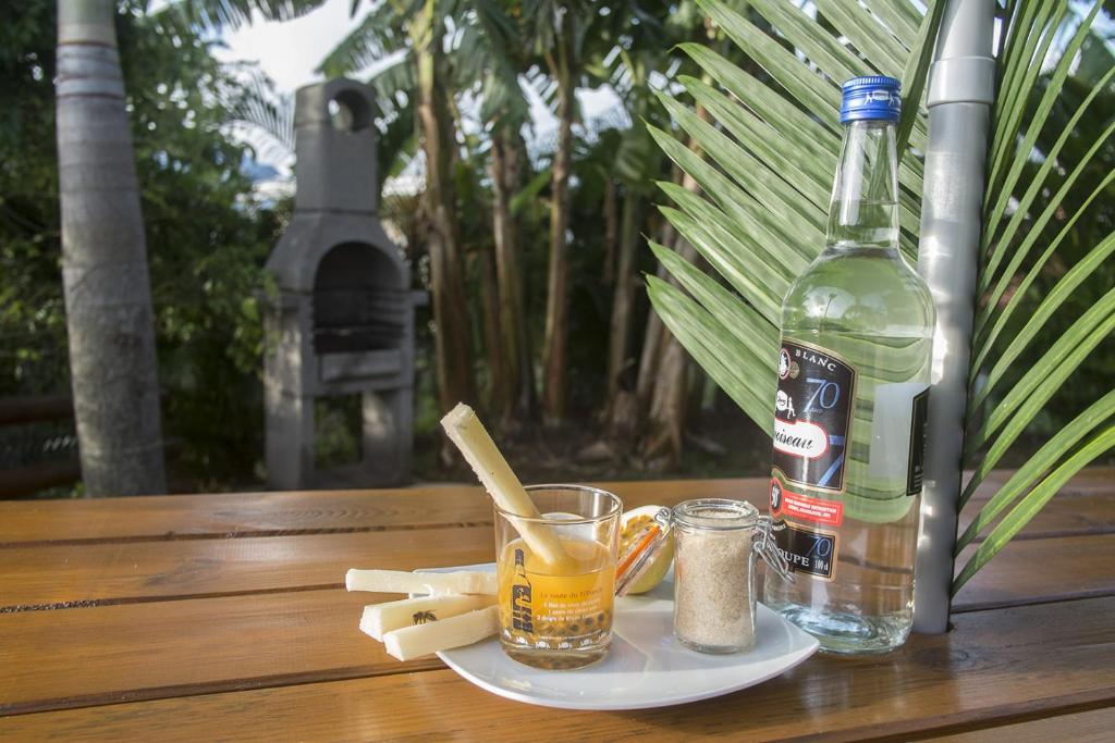 Nápoje v ubytování BUNGA-LODGE (bungalow 4* avec piscine privée)