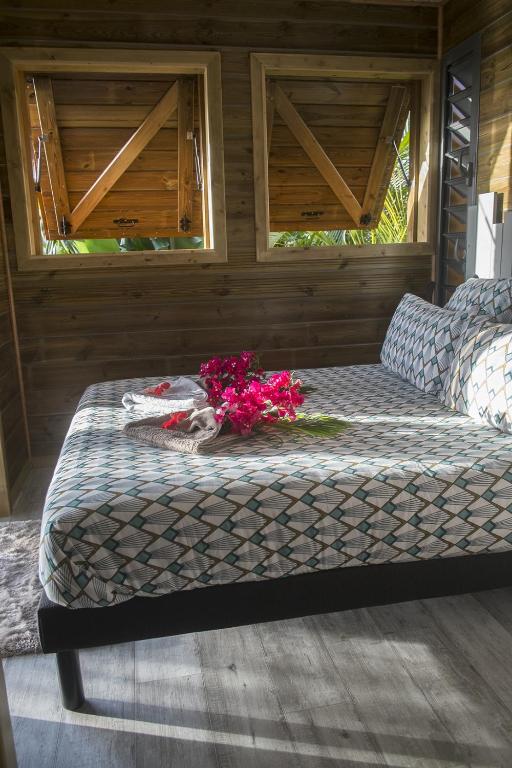 Postel nebo postele na pokoji v ubytování BUNGA-LODGE (bungalow 4* avec piscine privée)