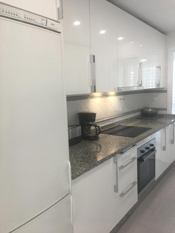 Kuchyň nebo kuchyňský kout v ubytování Magnifico Sea View Apartment Costa del Sol