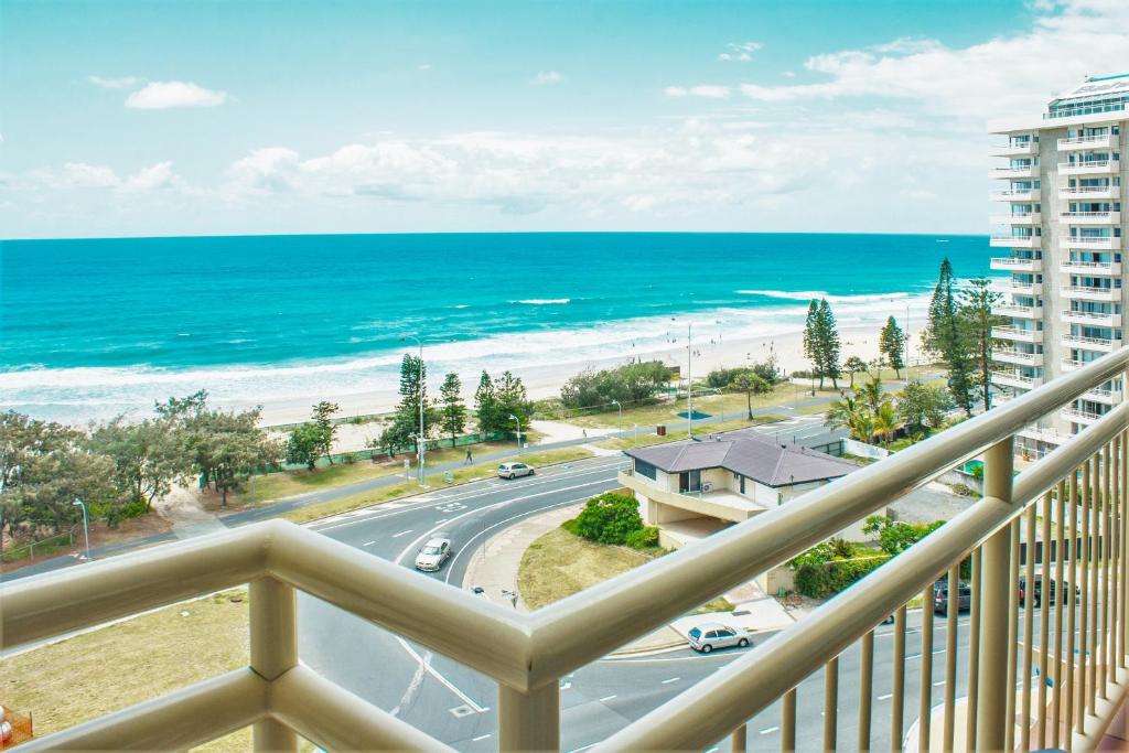 Seacrest Beachfront Apartments Surfers Paradise - 