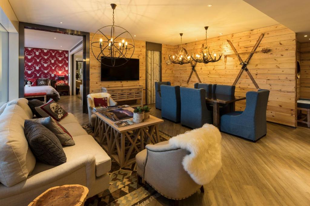 TV a/nebo společenská místnost v ubytování Hotel Éclat Beijing