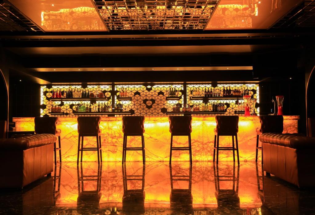 Lounge nebo bar v ubytování Raj Park Hotel Chennai