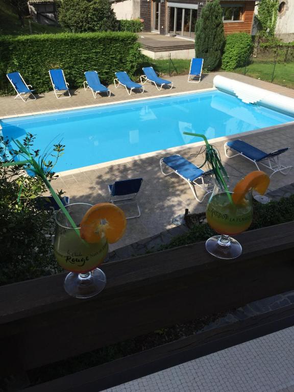 Bazén v ubytování Logis Hôtel restaurant Bel Horizon nebo v jeho okolí
