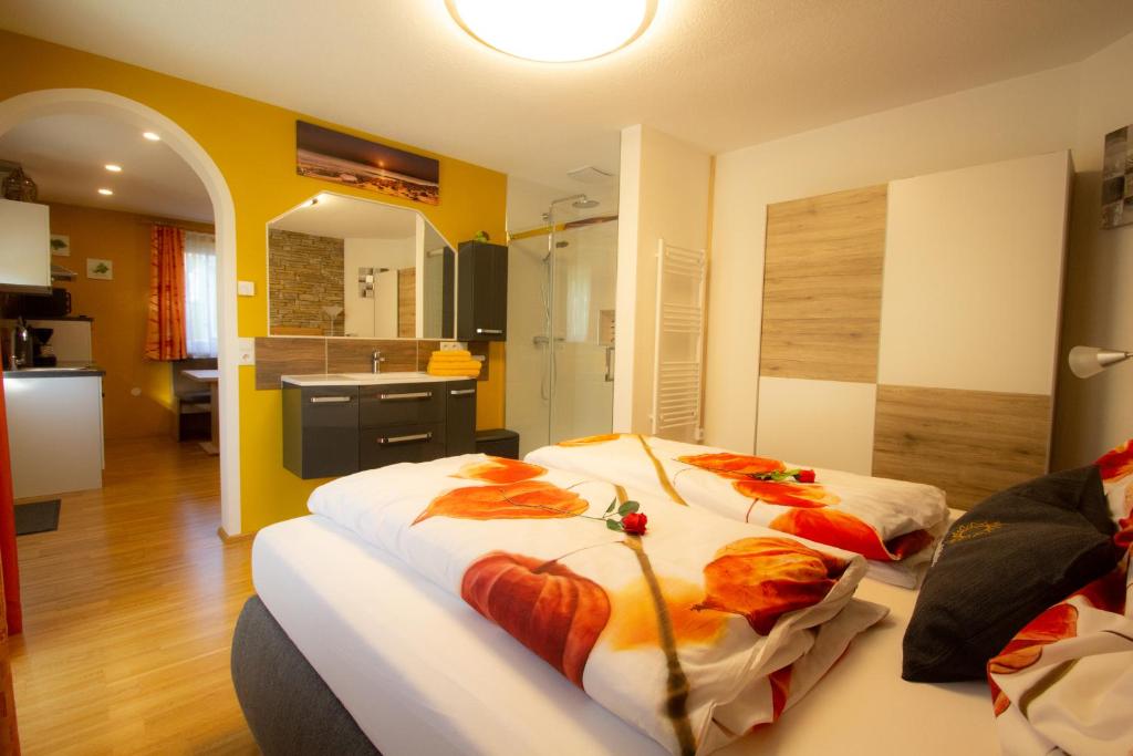 Postel nebo postele na pokoji v ubytování Appartement Sonnblick Kuschelsuite in den Bergen