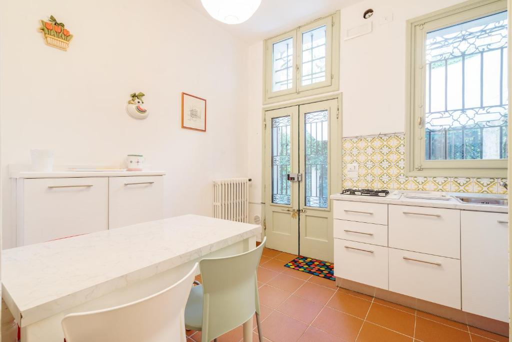 Kuchyňa alebo kuchynka v ubytovaní Torre dell'Orologio Apartment
