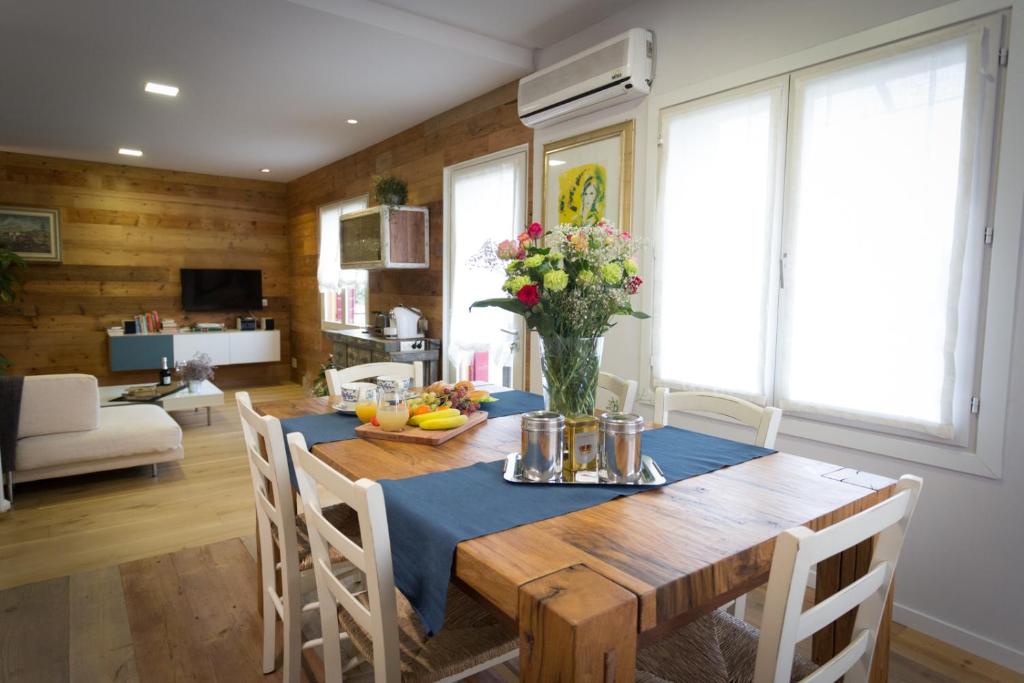 Kuchyň nebo kuchyňský kout v ubytování Kia ora Suite Apartment
