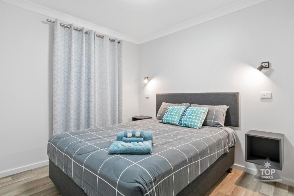 Ein Bett oder Betten in einem Zimmer der Unterkunft Esperance Bay Holiday Park