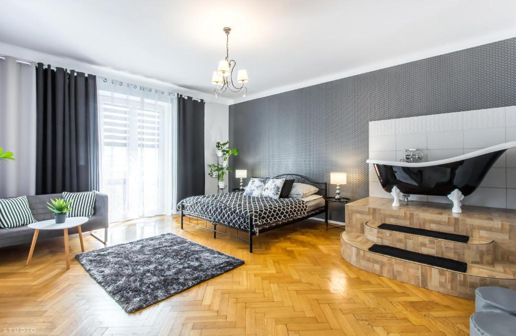 ClickTheFlat Apartment Chmielna 7 - Deluxe Double Room With Shared Bathroom
