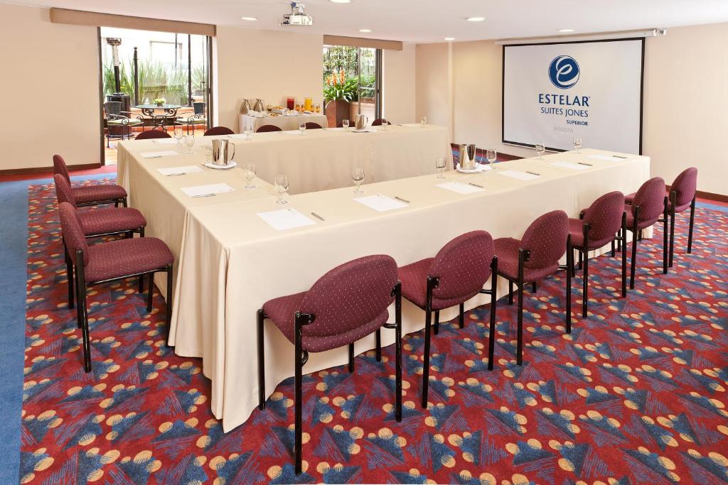 Konferenční prostory v ubytování Hotel Estelar Suites Jones