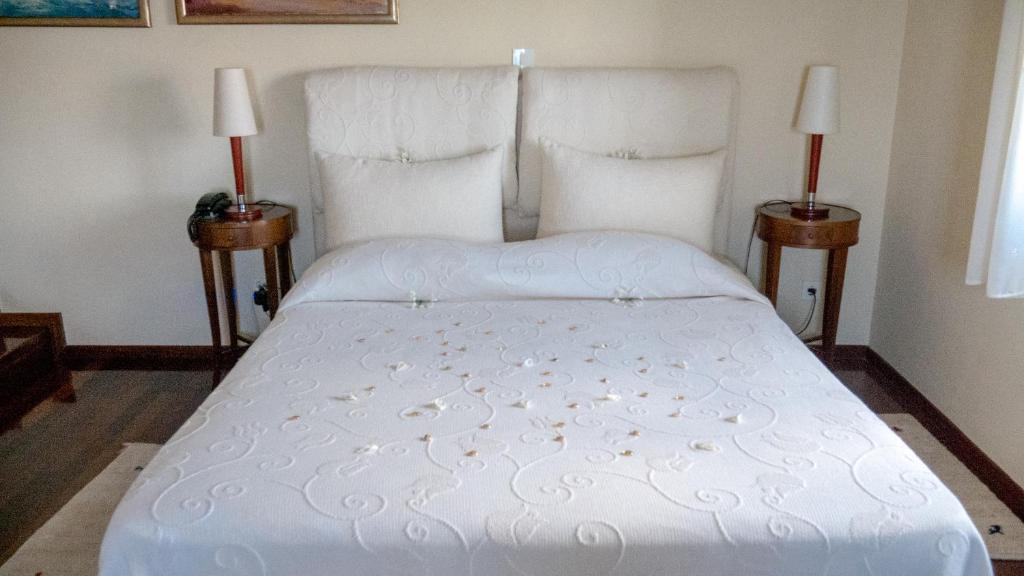 A bed or beds in a room at Villa Andromeda