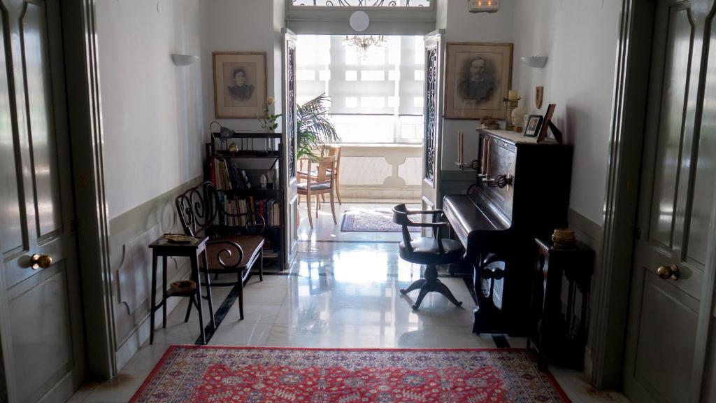 A seating area at Villa Andromeda
