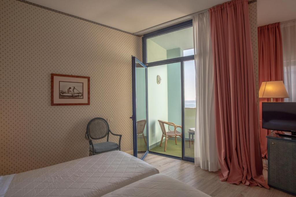 Postel nebo postele na pokoji v ubytování Grand Hotel Astoria