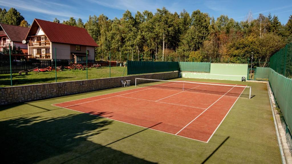 Tennis and/or squash facilities at Vila Aurora - Vysoke Tatry or nearby