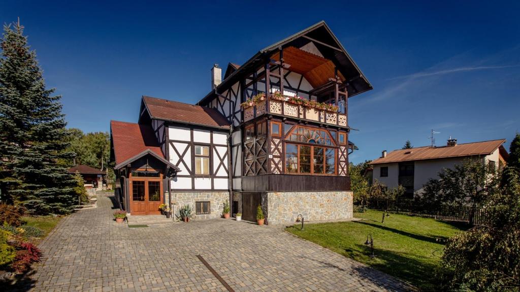 The building in which A villát is located