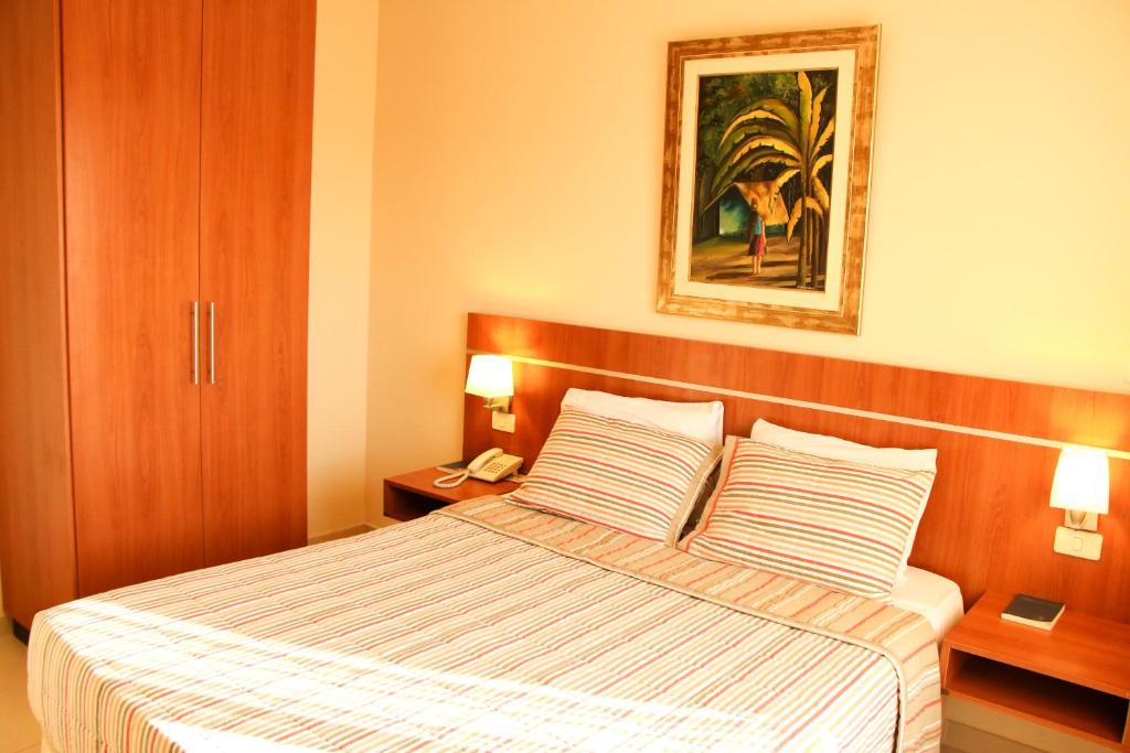 Ένα ή περισσότερα κρεβάτια σε δωμάτιο στο Olimpo Hotel & Suites