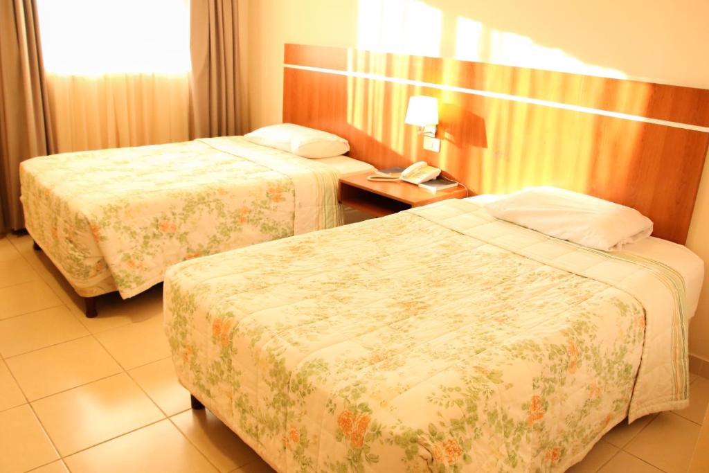 Ένα ή περισσότερα κρεβάτια σε δωμάτιο στο Olimpo Hotel & Suites