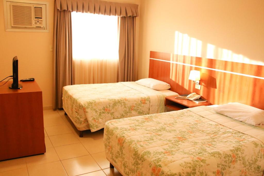 Ένα ή περισσότερα κρεβάτια σε δωμάτιο στο Olimpo Hotel & Suites