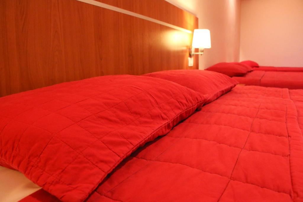Ένα ή περισσότερα κρεβάτια σε δωμάτιο στο Olimpo Hotel & Suites