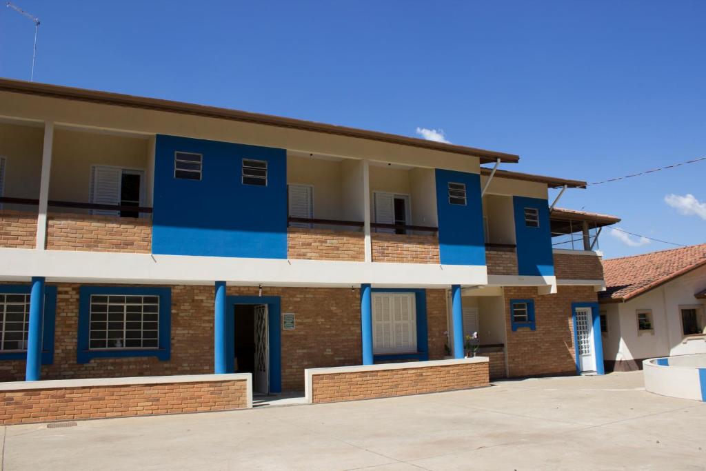 a house with blue paint on it at Pousada Rural Águas da Prata in Águas da Prata