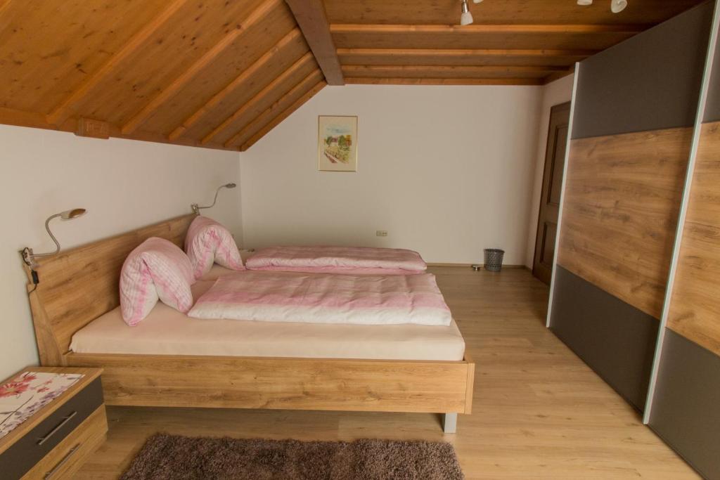 Postel nebo postele na pokoji v ubytování Ferienwohnung Claudia