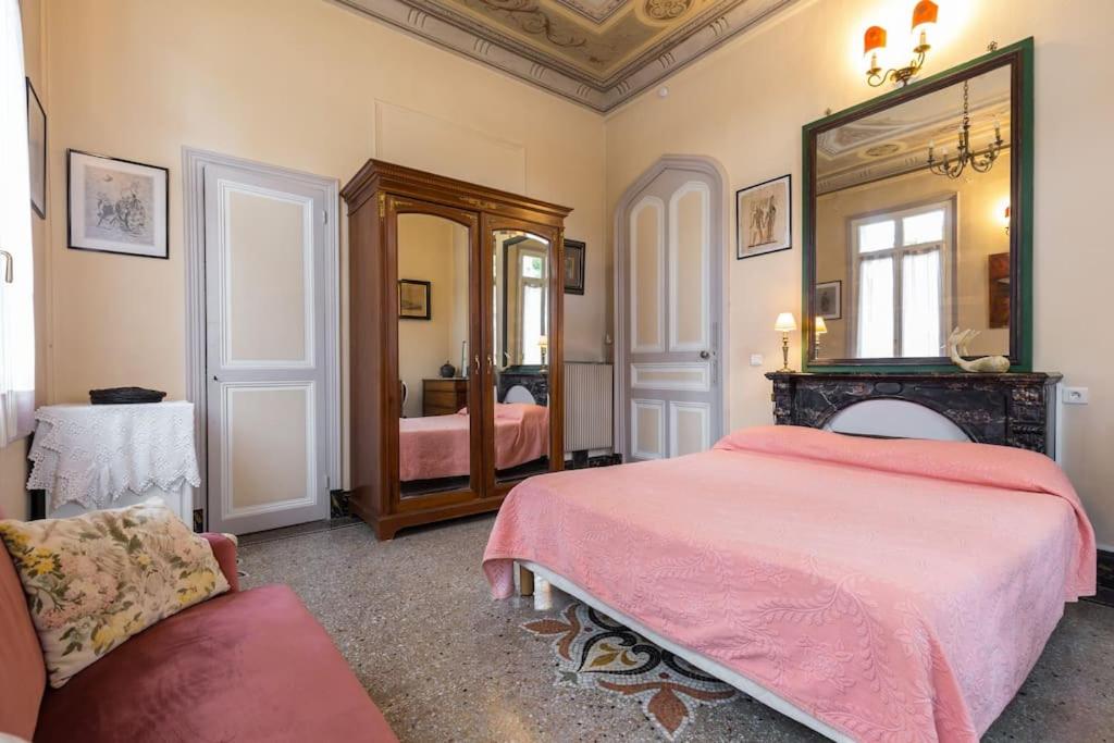 Postel nebo postele na pokoji v ubytování Résidence La Villa Léonie