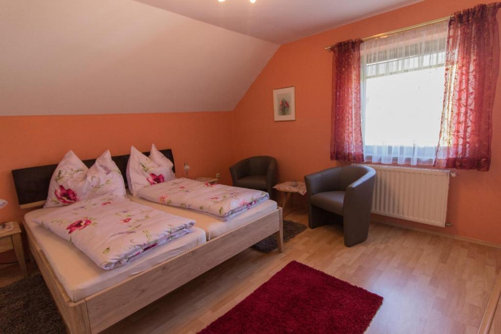Postel nebo postele na pokoji v ubytování Ferienwohnung Claudia