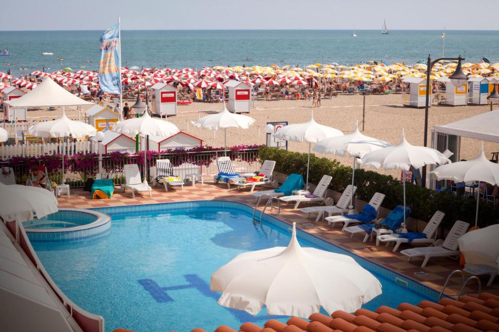 Nespecifikovaný výhled na moře nebo výhled na moře při pohledu z hotelu