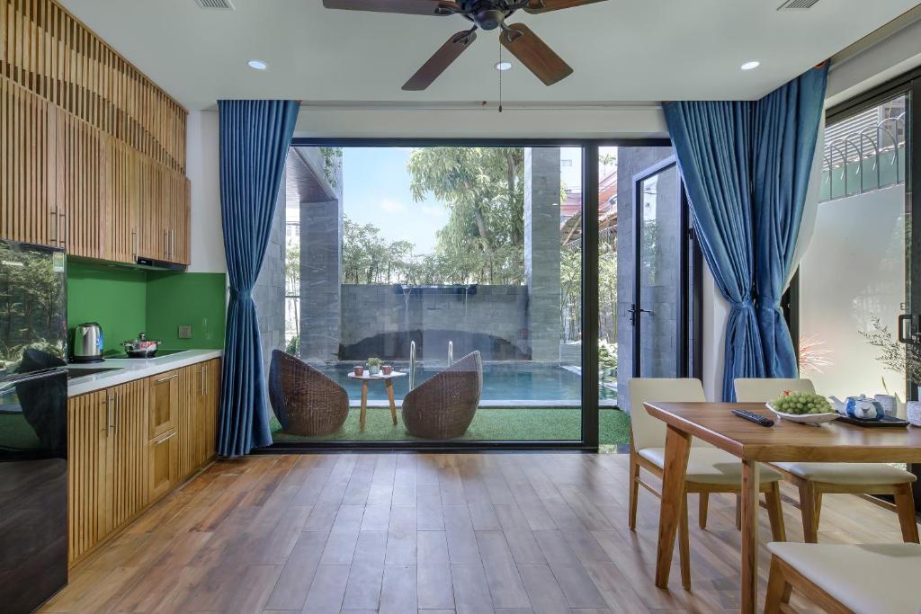 Kuchyň nebo kuchyňský kout v ubytování Animor Green Home Villa Da Nang