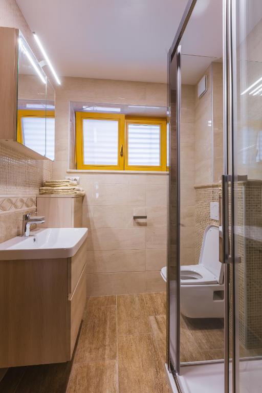Koupelna v ubytování Apartment Ledrar