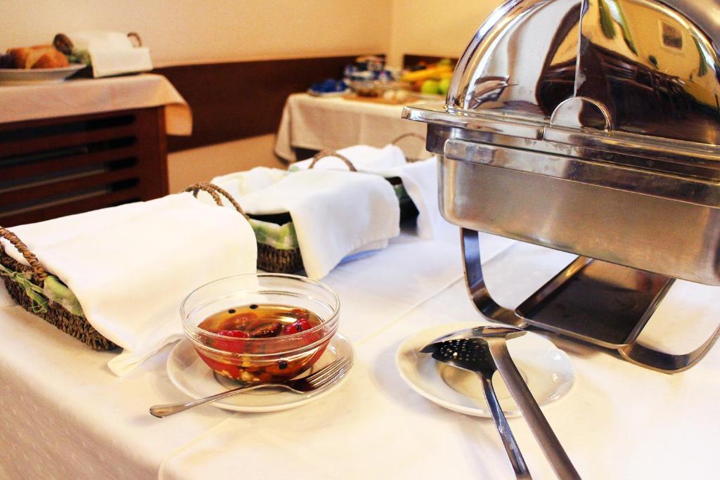 Jedlo v ubytovaní bed & breakfast alebo blízkom okolí