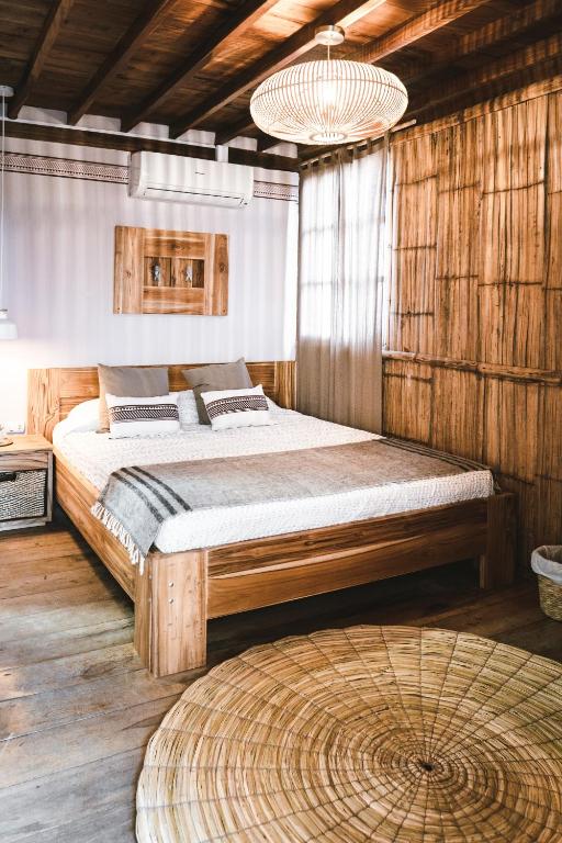 Tiki Limbo - Camera Doppia