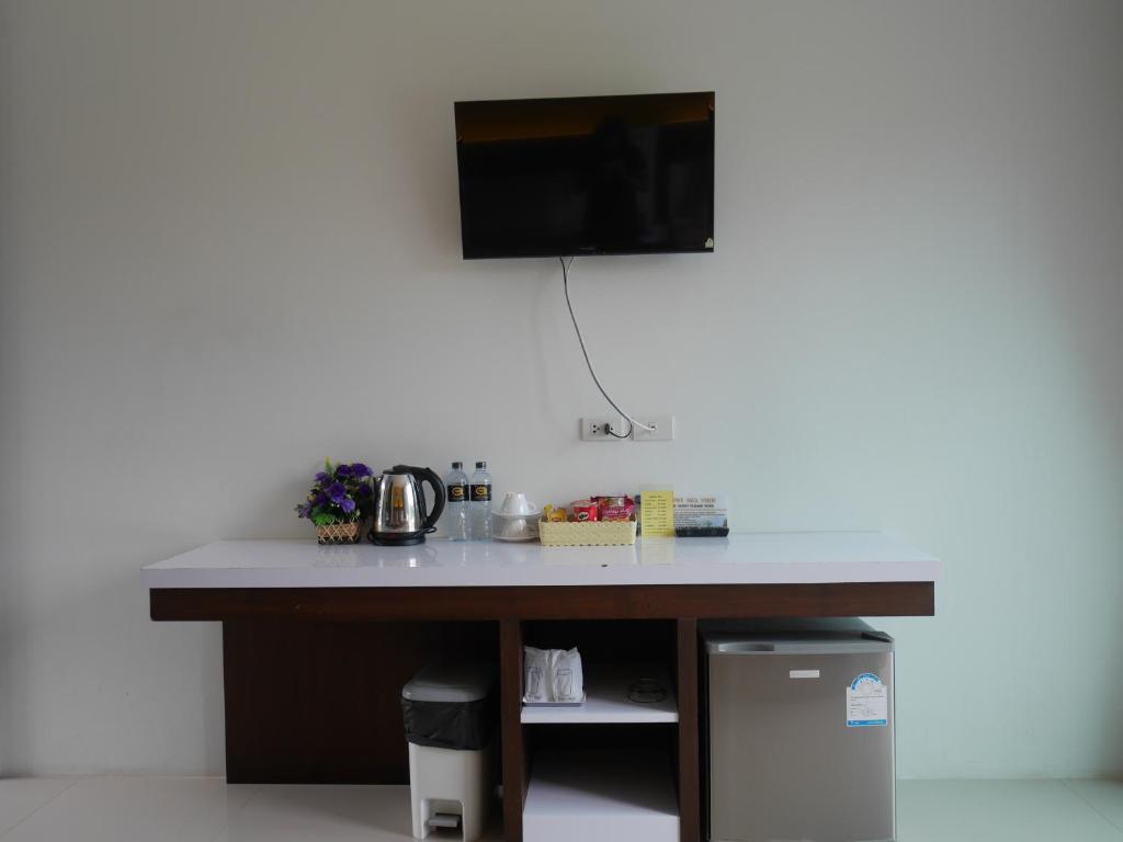 TV a/nebo společenská místnost v ubytování Gypsy Sea View Resort- Phi Phi Island