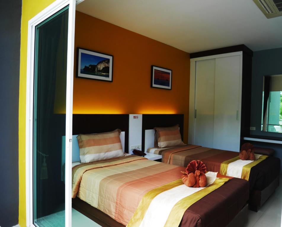 Postel nebo postele na pokoji v ubytování Gypsy Sea View Resort- Phi Phi Island